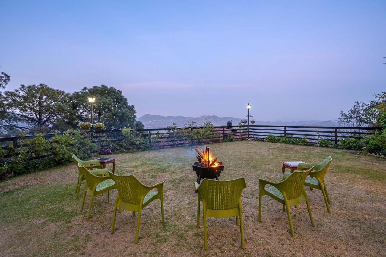 Stayvista At Floradale W Jacuzzi & Wood-Fire Pizza Касаули Экстерьер фото